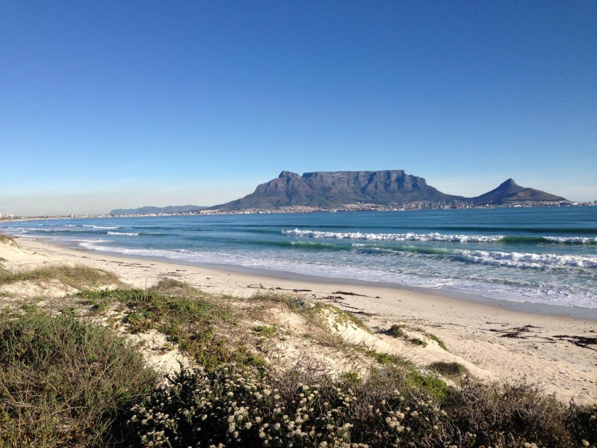 Ocean Blue Guest House Bloubergstrand Exterior photo